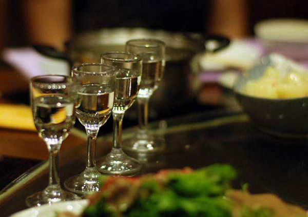喝醉酒喝浓茶解酒吗？怎样才可以快速解酒（多喝水）(图4)