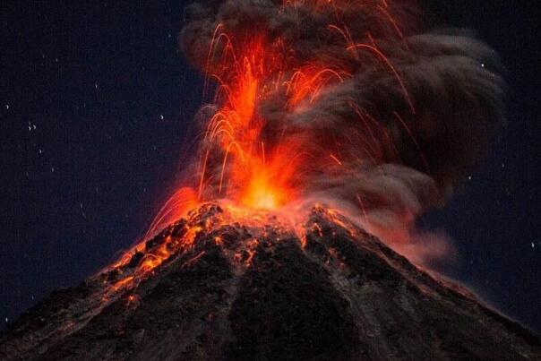 大洋中脊火山图片