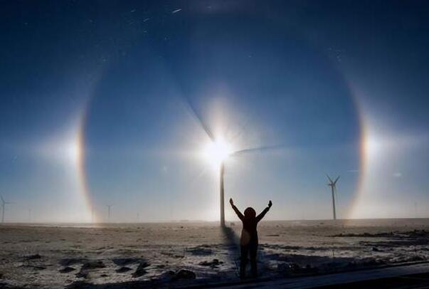 北京上空出现三个太阳是什么原因 是冰晶对太阳光的反射
