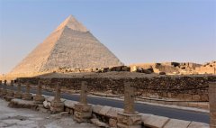 埃及开放弯曲金字塔是谁建的 埃及三大金字塔是哪几个？