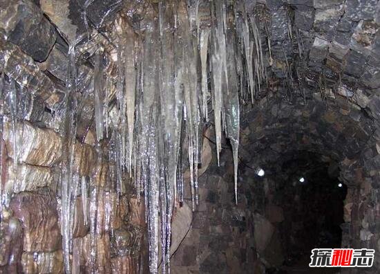 夏天洞穴結冰柱(自然現象/無解)中國河南冰冰背怪地之謎